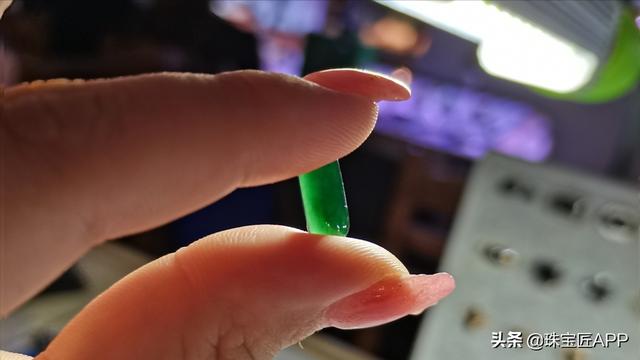 墨玉翡翠价格,墨玉的特征和价格-第15张图片-翡翠网 墨玉翡翠价格,墨玉的特征和价格-第15张图片-翡翠网