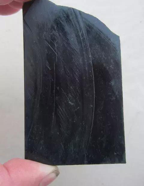 翡翠原石打灯荧光图解翡翠墨翠原石-第8张图片-翡翠网 翡翠原石打灯荧光图解翡翠墨翠原石-第8张图片-翡翠网