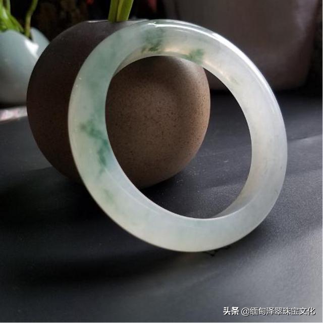 翡翠颜色等级排名,翡翠颜色等级对照图-第10张图片-翡翠网 翡翠颜色等级排名,翡翠颜色等级对照图-第10张图片-翡翠网