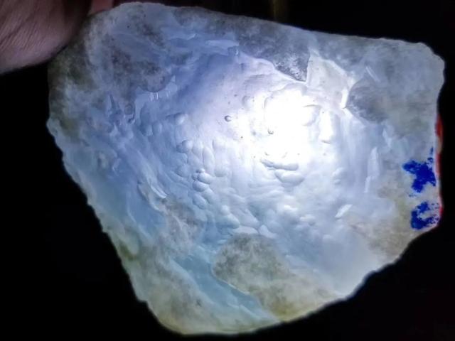 翡翠原石值钱吗开采翡翠原石怎么识别-第4张图片-翡翠网 翡翠原石值钱吗开采翡翠原石怎么识别-第4张图片-翡翠网