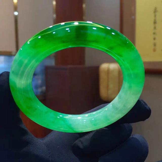 翡翠原石值钱吗开采翡翠原石怎么识别-第7张图片-翡翠网 翡翠原石值钱吗开采翡翠原石怎么识别-第7张图片-翡翠网