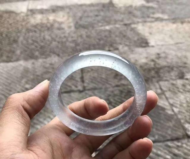 雪花翡翠手镯图片,木那翡翠镯子图片-第1张图片-翡翠网 雪花翡翠手镯图片,木那翡翠镯子图片-第1张图片-翡翠网