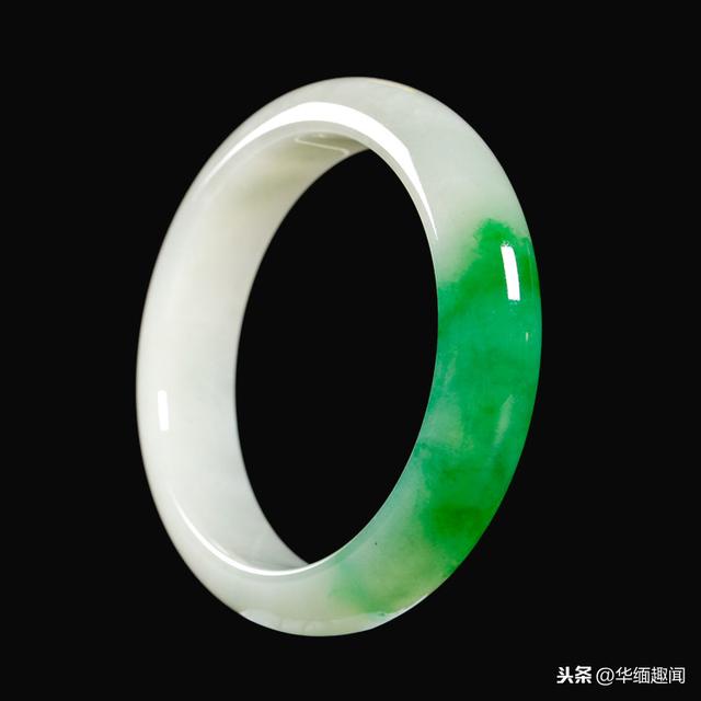 用手镯表达爱情的语言,爱情翡翠手镯-第3张图片-翡翠网 用手镯表达爱情的语言,爱情翡翠手镯-第3张图片-翡翠网