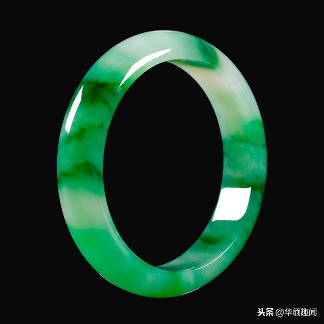 用手镯表达爱情的语言,爱情翡翠手镯-第4张图片-翡翠网 用手镯表达爱情的语言,爱情翡翠手镯-第4张图片-翡翠网