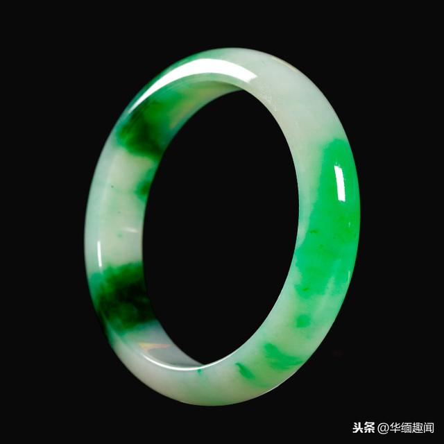 用手镯表达爱情的语言,爱情翡翠手镯-第5张图片-翡翠网 用手镯表达爱情的语言,爱情翡翠手镯-第5张图片-翡翠网