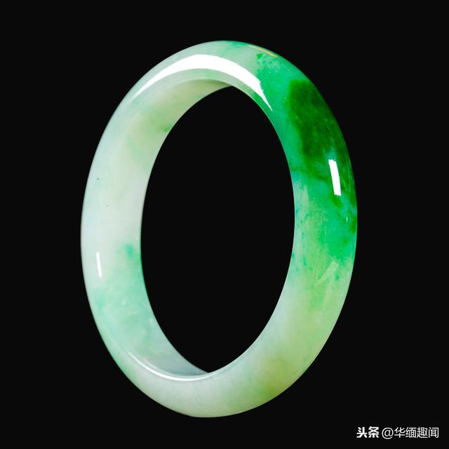 用手镯表达爱情的语言,爱情翡翠手镯-第8张图片-翡翠网 用手镯表达爱情的语言,爱情翡翠手镯-第8张图片-翡翠网