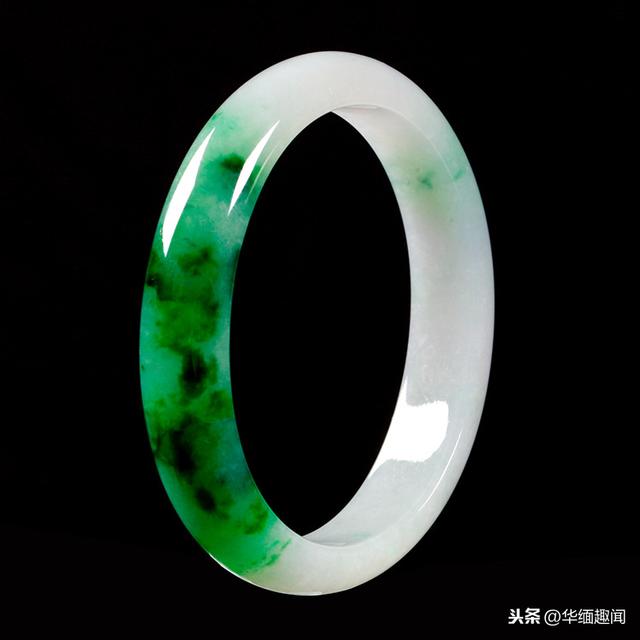 用手镯表达爱情的语言,爱情翡翠手镯-第11张图片-翡翠网 用手镯表达爱情的语言,爱情翡翠手镯-第11张图片-翡翠网