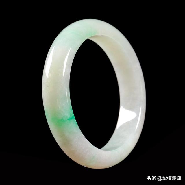 用手镯表达爱情的语言,爱情翡翠手镯-第12张图片-翡翠网 用手镯表达爱情的语言,爱情翡翠手镯-第12张图片-翡翠网