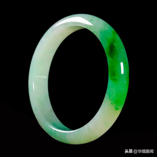 用手镯表达爱情的语言,爱情翡翠手镯-第13张图片-翡翠网 用手镯表达爱情的语言,爱情翡翠手镯-第13张图片-翡翠网