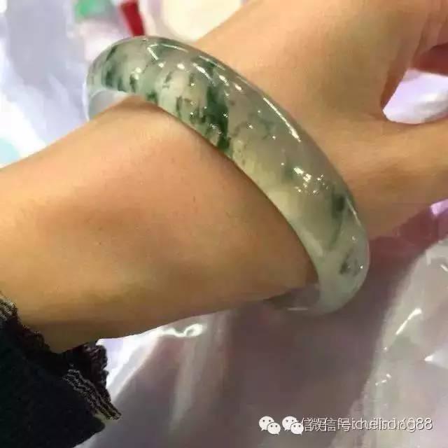 做梦梦到翡翠手镯碎了是怎么回事做梦梦到翡翠手镯断了-第1张图片-翡翠网 做梦梦到翡翠手镯碎了是怎么回事做梦梦到翡翠手镯断了-第1张图片-翡翠网