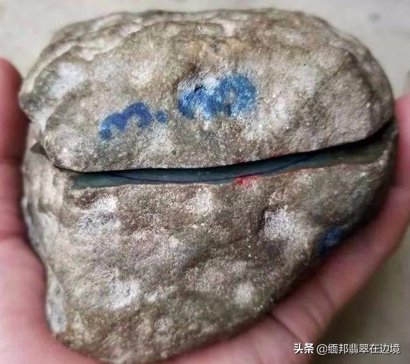 冰糯种晴水手镯在什么价位翡翠冰晴手镯-第1张图片-翡翠网 冰糯种晴水手镯在什么价位翡翠冰晴手镯-第1张图片-翡翠网