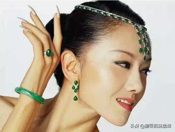 翡翠手镯带银还是银好金手镯银手镯玉手镯哪个好-第3张图片-翡翠网 翡翠手镯带银还是银好金手镯银手镯玉手镯哪个好-第3张图片-翡翠网