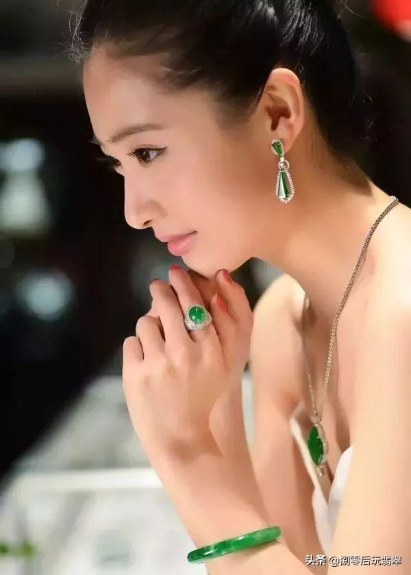 翡翠手镯带银还是银好金手镯银手镯玉手镯哪个好-第5张图片-翡翠网 翡翠手镯带银还是银好金手镯银手镯玉手镯哪个好-第5张图片-翡翠网