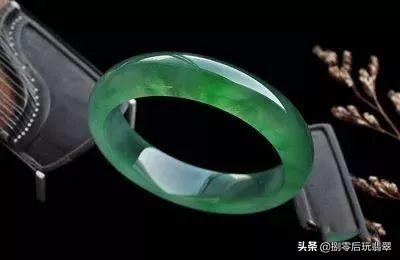 翡翠手镯带银还是银好金手镯银手镯玉手镯哪个好-第6张图片-翡翠网 翡翠手镯带银还是银好金手镯银手镯玉手镯哪个好-第6张图片-翡翠网