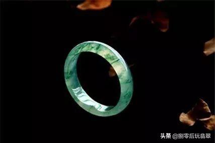 翡翠手镯带银还是银好金手镯银手镯玉手镯哪个好-第9张图片-翡翠网 翡翠手镯带银还是银好金手镯银手镯玉手镯哪个好-第9张图片-翡翠网