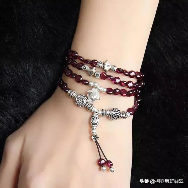 翡翠手镯带银还是银好金手镯银手镯玉手镯哪个好-第11张图片-翡翠网 翡翠手镯带银还是银好金手镯银手镯玉手镯哪个好-第11张图片-翡翠网