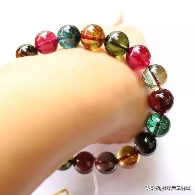 翡翠手镯带银还是银好金手镯银手镯玉手镯哪个好-第12张图片-翡翠网 翡翠手镯带银还是银好金手镯银手镯玉手镯哪个好-第12张图片-翡翠网