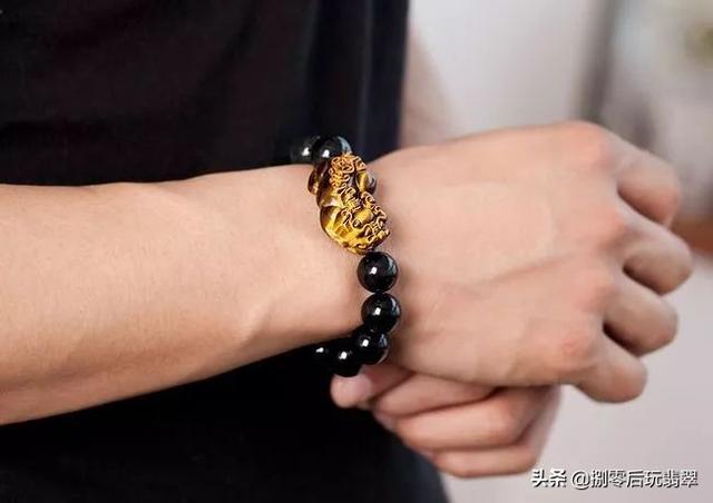 翡翠手镯带银还是银好金手镯银手镯玉手镯哪个好-第14张图片-翡翠网 翡翠手镯带银还是银好金手镯银手镯玉手镯哪个好-第14张图片-翡翠网