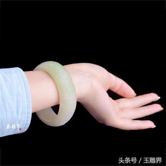 刘晓庆的102亿翡翠手镯翡翠手镯雕花-第1张图片-翡翠网 刘晓庆的102亿翡翠手镯翡翠手镯雕花-第1张图片-翡翠网