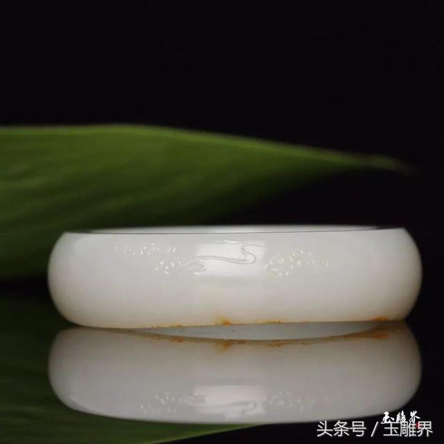 刘晓庆的102亿翡翠手镯翡翠手镯雕花-第4张图片-翡翠网 刘晓庆的102亿翡翠手镯翡翠手镯雕花-第4张图片-翡翠网