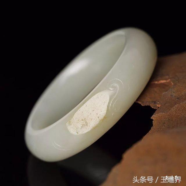 刘晓庆的102亿翡翠手镯翡翠手镯雕花-第6张图片-翡翠网 刘晓庆的102亿翡翠手镯翡翠手镯雕花-第6张图片-翡翠网