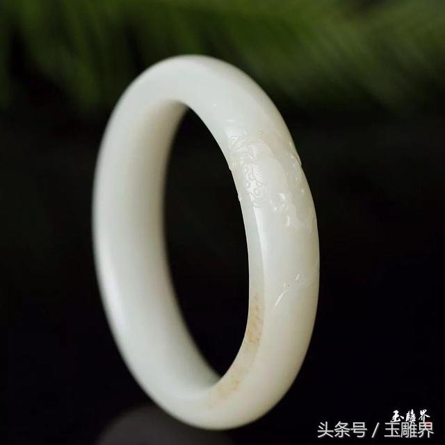 刘晓庆的102亿翡翠手镯翡翠手镯雕花-第13张图片-翡翠网 刘晓庆的102亿翡翠手镯翡翠手镯雕花-第13张图片-翡翠网