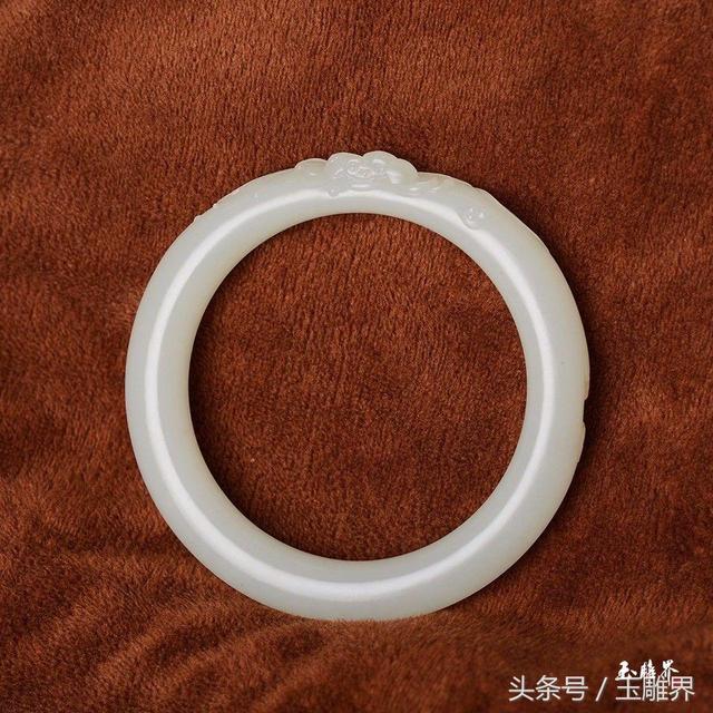 刘晓庆的102亿翡翠手镯翡翠手镯雕花-第17张图片-翡翠网 刘晓庆的102亿翡翠手镯翡翠手镯雕花-第17张图片-翡翠网