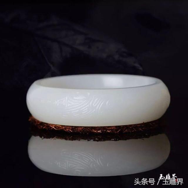 刘晓庆的102亿翡翠手镯翡翠手镯雕花-第22张图片-翡翠网 刘晓庆的102亿翡翠手镯翡翠手镯雕花-第22张图片-翡翠网