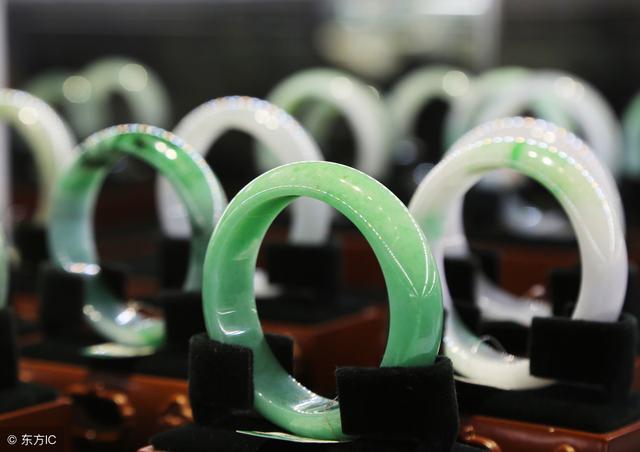 翡翠手镯刮花了怎么办翡翠手镯会有划痕吗-第2张图片-翡翠网 翡翠手镯刮花了怎么办翡翠手镯会有划痕吗-第2张图片-翡翠网