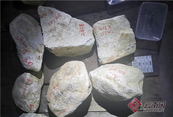 缅甸翡翠公盘原石,翡翠原石线上直播公盘-第1张图片-翡翠网 缅甸翡翠公盘原石,翡翠原石线上直播公盘-第1张图片-翡翠网