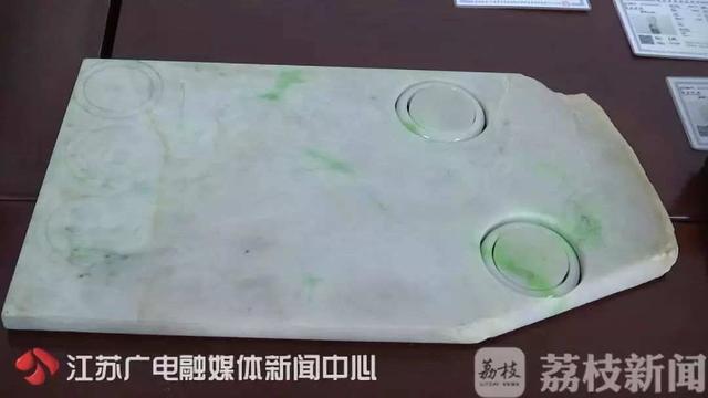 翡翠原石比成品贵,哈尔滨翡翠原石毛料-第7张图片-翡翠网 翡翠原石比成品贵,哈尔滨翡翠原石毛料-第7张图片-翡翠网