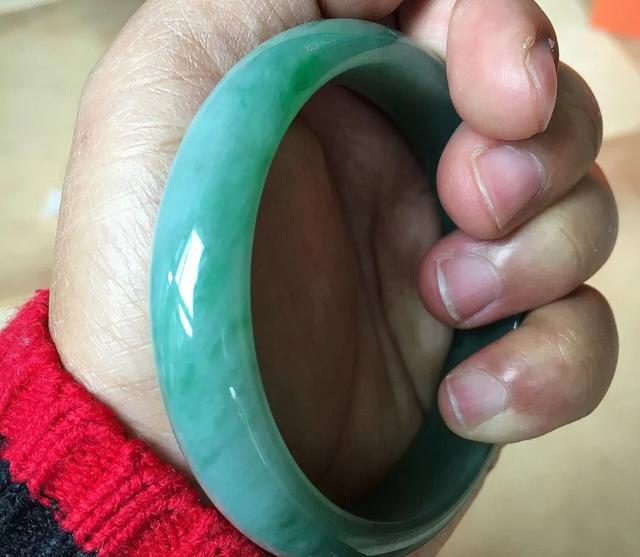 清代最值钱老翡翠手镯旧翡翠手镯-第10张图片-翡翠网 清代最值钱老翡翠手镯旧翡翠手镯-第10张图片-翡翠网