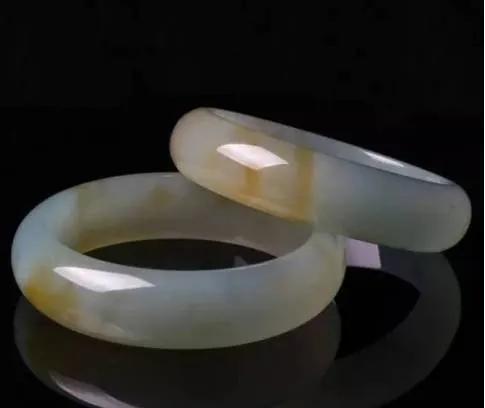 清代最值钱老翡翠手镯旧翡翠手镯-第14张图片-翡翠网 清代最值钱老翡翠手镯旧翡翠手镯-第14张图片-翡翠网