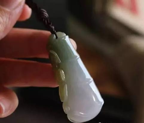 清代最值钱老翡翠手镯旧翡翠手镯-第17张图片-翡翠网 清代最值钱老翡翠手镯旧翡翠手镯-第17张图片-翡翠网