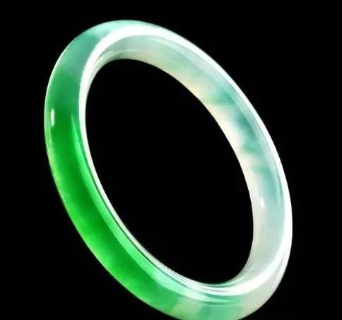 清代最值钱老翡翠手镯旧翡翠手镯-第20张图片-翡翠网 清代最值钱老翡翠手镯旧翡翠手镯-第20张图片-翡翠网