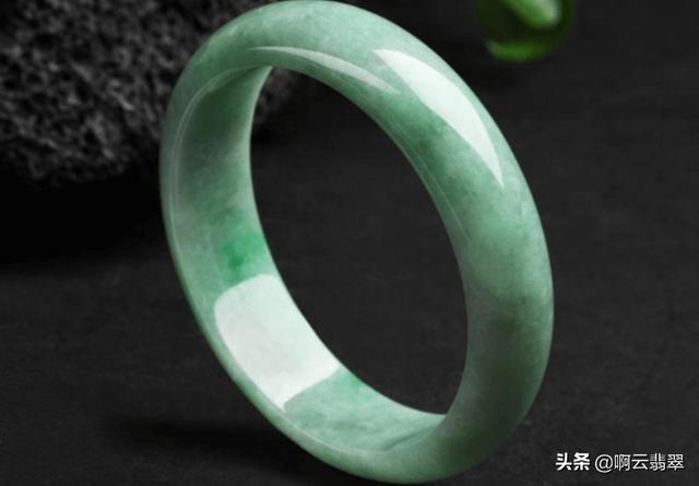 糯冰翡翠手镯冰豆种翡翠手镯图片-第3张图片-翡翠网 糯冰翡翠手镯冰豆种翡翠手镯图片-第3张图片-翡翠网