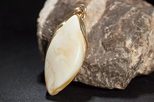 水切割机赌石瑞丽翡翠原石大的直播间-第2张图片-翡翠网 水切割机赌石瑞丽翡翠原石大的直播间-第2张图片-翡翠网