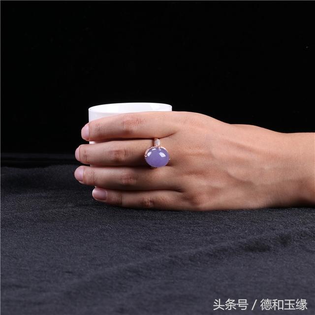 群镶翡翠手镯100万翡翠戒面-第3张图片-翡翠网 群镶翡翠手镯100万翡翠戒面-第3张图片-翡翠网