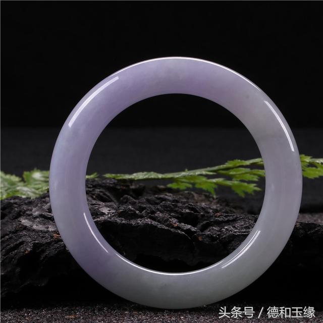 群镶翡翠手镯100万翡翠戒面-第5张图片-翡翠网 群镶翡翠手镯100万翡翠戒面-第5张图片-翡翠网