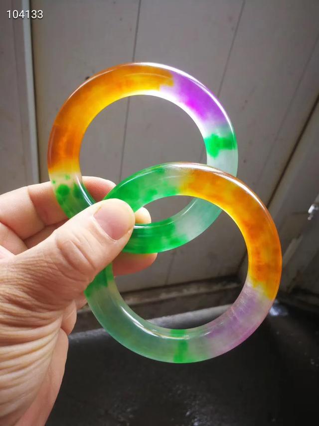 老坑翡翠手镯能带润吗老坑糯种翡翠-第2张图片-翡翠网 老坑翡翠手镯能带润吗老坑糯种翡翠-第2张图片-翡翠网