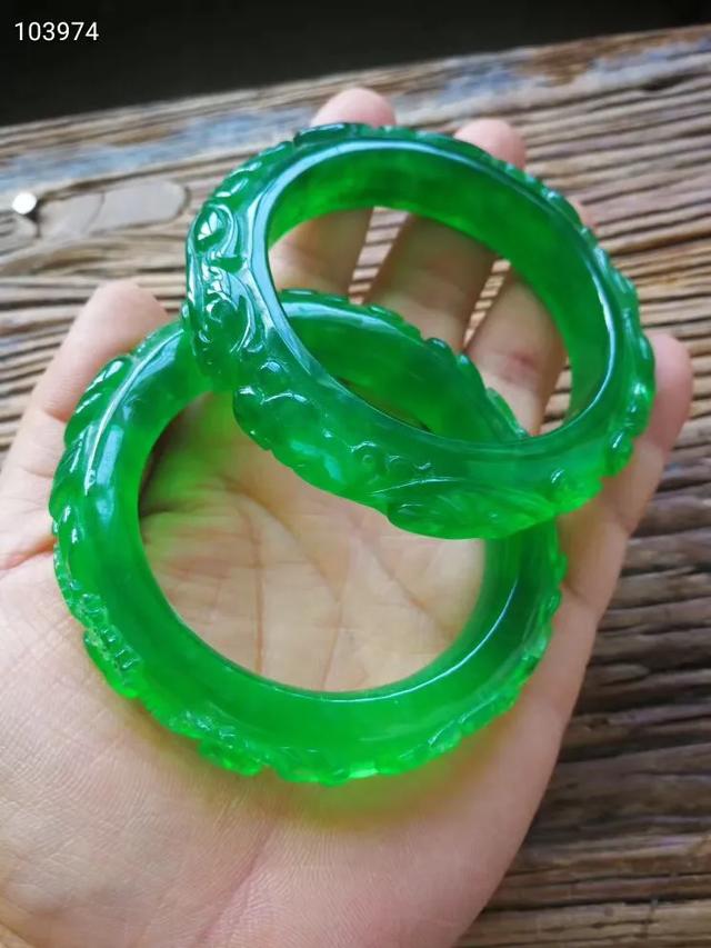 老坑翡翠手镯能带润吗老坑糯种翡翠-第5张图片-翡翠网 老坑翡翠手镯能带润吗老坑糯种翡翠-第5张图片-翡翠网