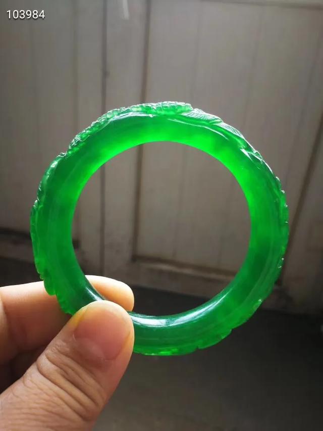 老坑翡翠手镯能带润吗老坑糯种翡翠-第8张图片-翡翠网 老坑翡翠手镯能带润吗老坑糯种翡翠-第8张图片-翡翠网