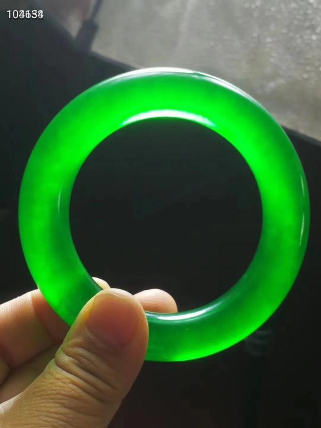 老坑翡翠手镯能带润吗老坑糯种翡翠-第9张图片-翡翠网 老坑翡翠手镯能带润吗老坑糯种翡翠-第9张图片-翡翠网