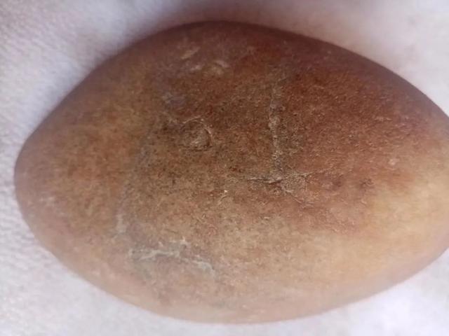 灰砂皮翡翠原石特征,翡翠原石打磨的砂-第1张图片-翡翠网 灰砂皮翡翠原石特征,翡翠原石打磨的砂-第1张图片-翡翠网