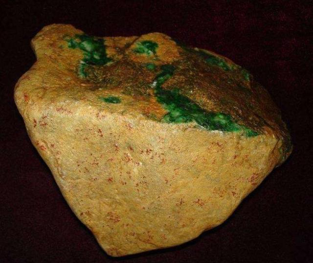 灰砂皮翡翠原石特征,翡翠原石打磨的砂-第5张图片-翡翠网 灰砂皮翡翠原石特征,翡翠原石打磨的砂-第5张图片-翡翠网