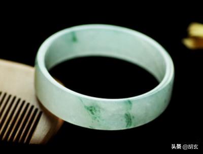 翡翠手镯的款式介绍,翡翠手镯戴在哪只手好-第8张图片-翡翠网 翡翠手镯的款式介绍,翡翠手镯戴在哪只手好-第8张图片-翡翠网