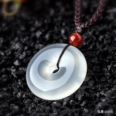 翡翠手镯的款式介绍,翡翠手镯戴在哪只手好-第13张图片-翡翠网 翡翠手镯的款式介绍,翡翠手镯戴在哪只手好-第13张图片-翡翠网