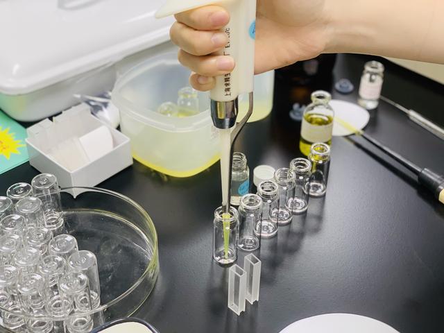 如何选翡翠镯子祖传翡翠手镯去哪里鉴定-第10张图片-翡翠网 如何选翡翠镯子祖传翡翠手镯去哪里鉴定-第10张图片-翡翠网