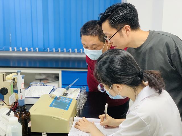 如何选翡翠镯子祖传翡翠手镯去哪里鉴定-第11张图片-翡翠网 如何选翡翠镯子祖传翡翠手镯去哪里鉴定-第11张图片-翡翠网