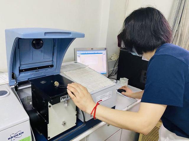 如何选翡翠镯子祖传翡翠手镯去哪里鉴定-第13张图片-翡翠网 如何选翡翠镯子祖传翡翠手镯去哪里鉴定-第13张图片-翡翠网